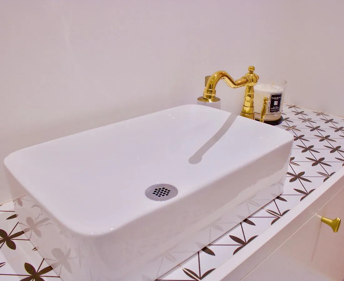 Castle View Apartment Sleeps 6 Edinburgh