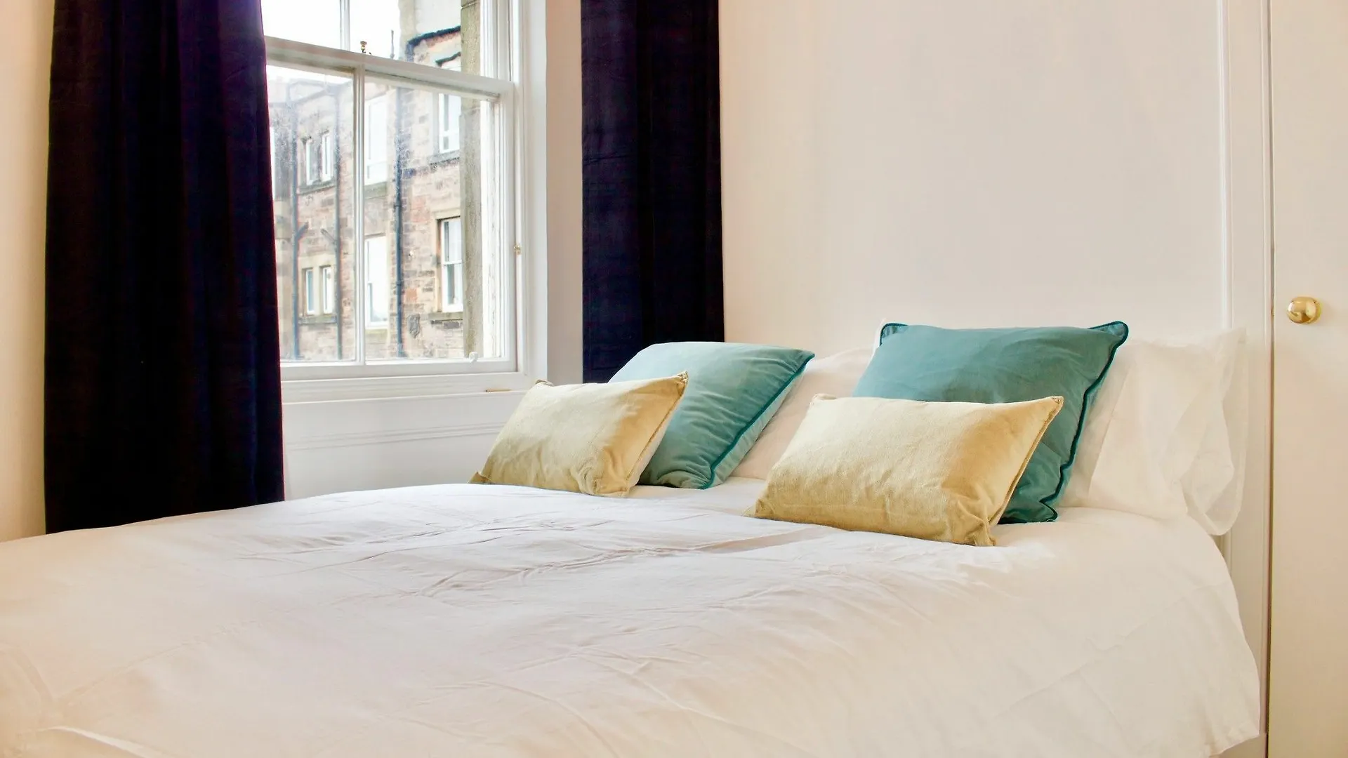 Castle View Apartment Sleeps 6 Edinburgh 0*,  United Kingdom
