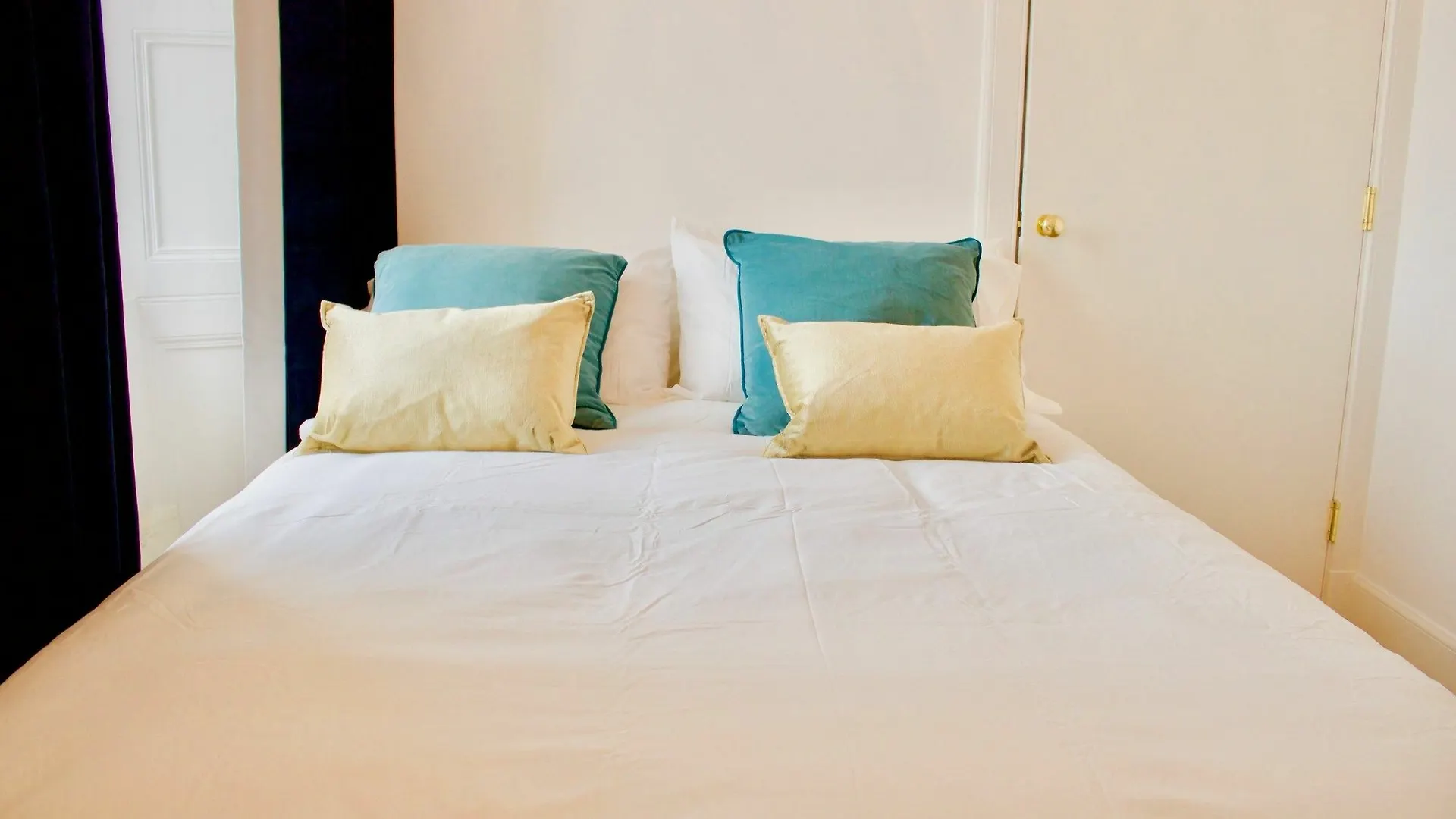 Castle View Apartment Sleeps 6 Edinburgh
