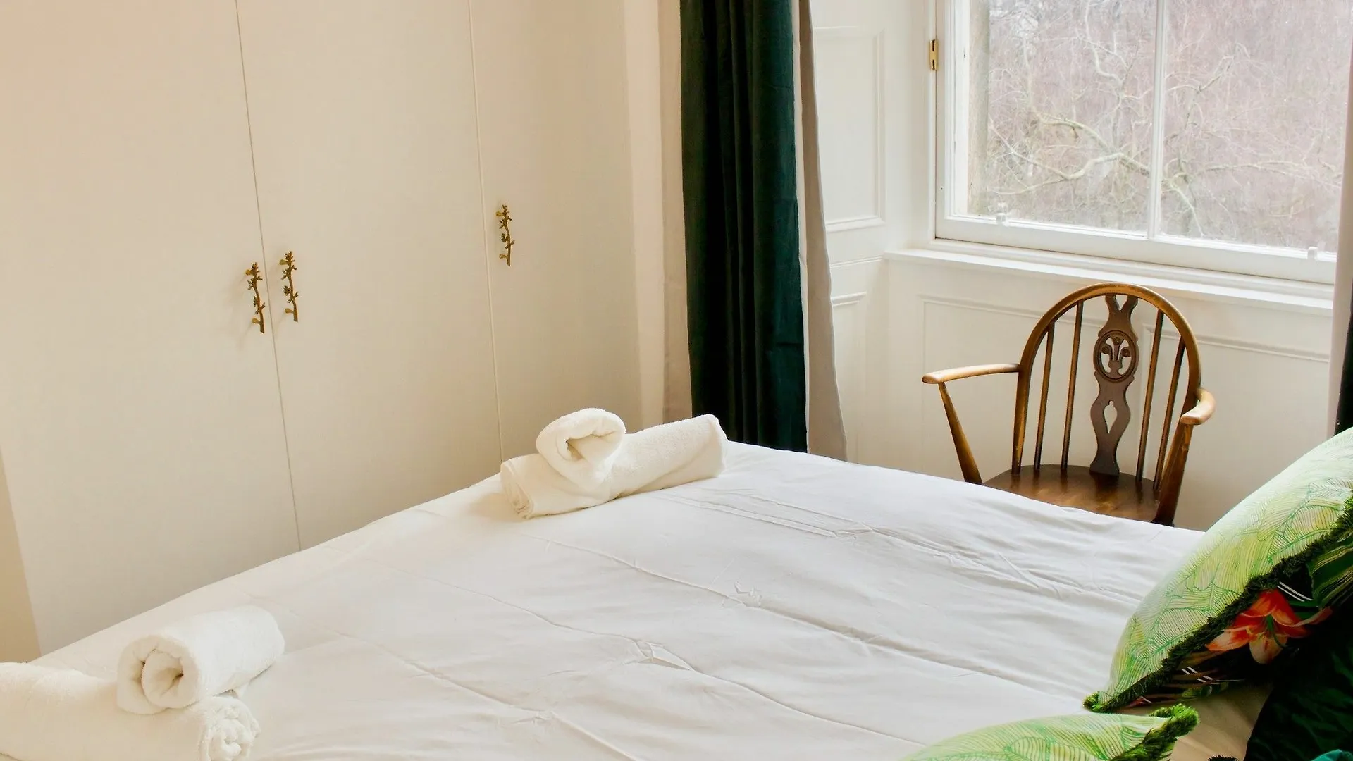 Castle View Apartment Sleeps 6 Edinburgh